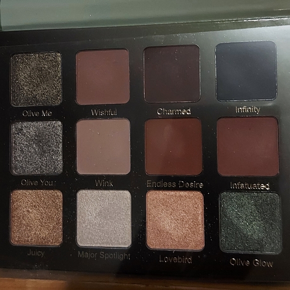 Violet Voss Olive You Forever Eye Palette - Picture 3 of 6